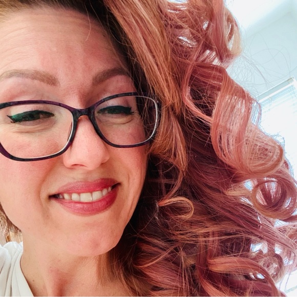 Meet your Posher, Marie Alexis - Picture 2 of 3